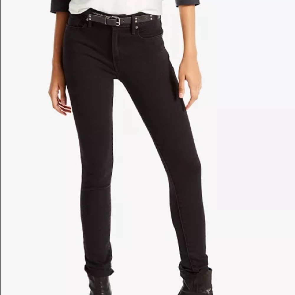 Levi's Womens 721 High-Rise Skinny Jeans Short 26S